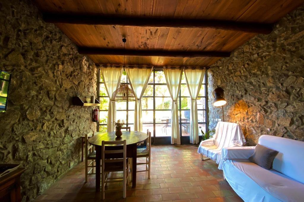 Hostal Mas Roquet Maçanet de Cabrenys Exterior foto